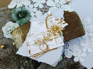 Tekturka "Wspomnienia" - Kompozycja: listy, kwiaty, perfumy