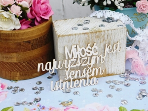 Napis - Miłość jest najwyższym...